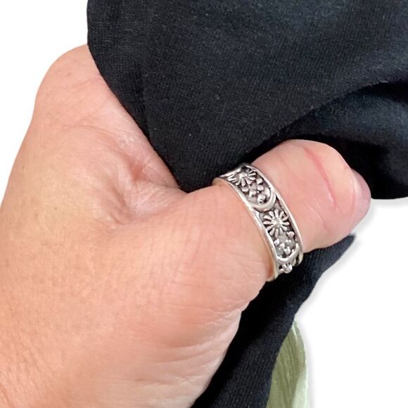 Silver Antiqued Stars Moon Adjustable Cuff Ring Jewelry NEW - Picture 2 of 4